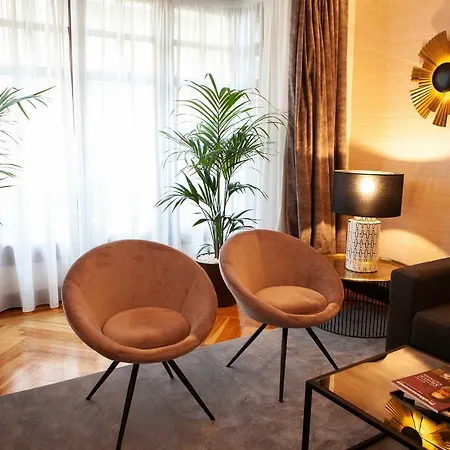 Palacete Colonial 3* ليون